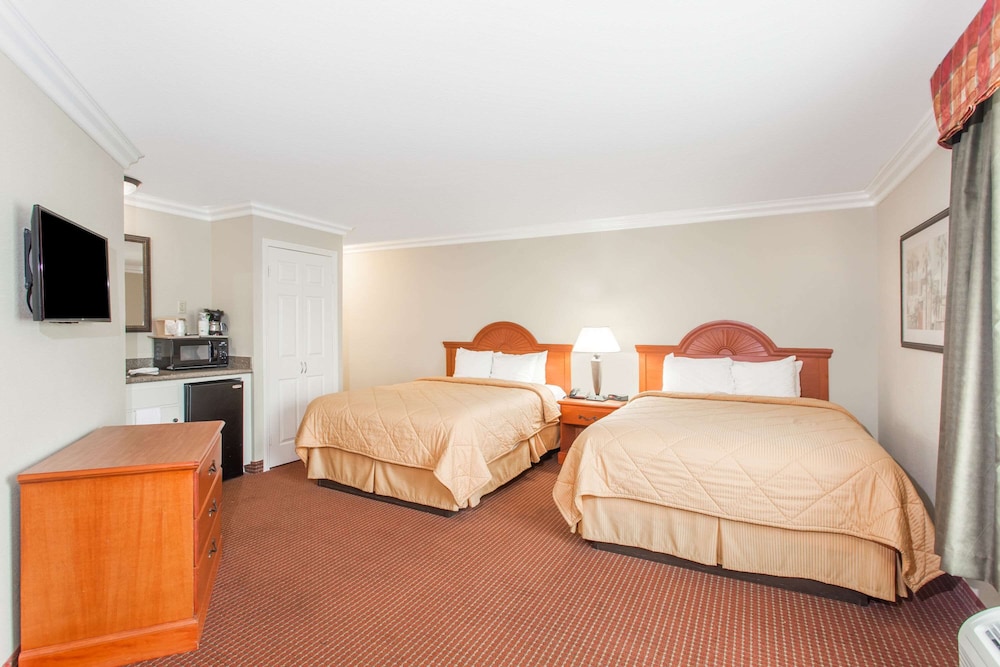 Image of Days Inn by Wyndham Carlsbad