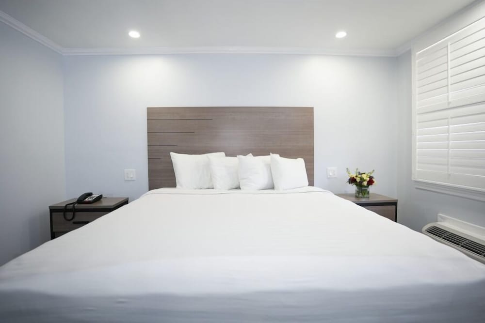 Image of Commack Motor Inn