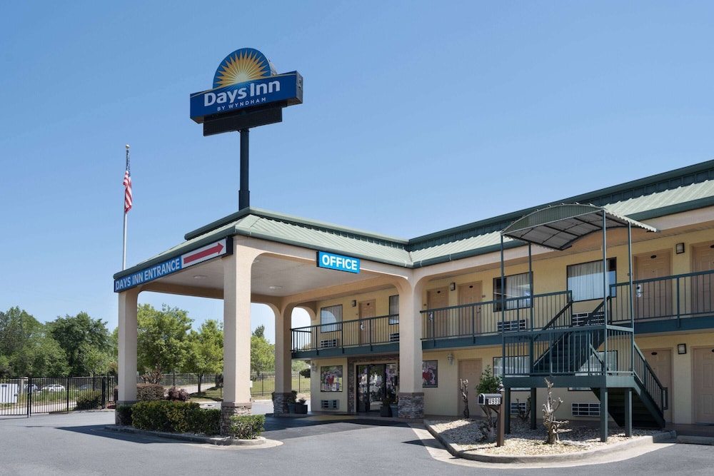 Image of Days Inn by Wyndham Macon I-475