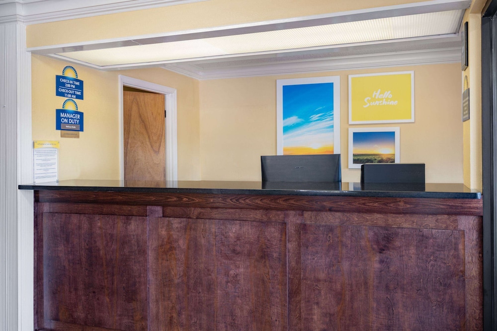 Image of Days Inn by Wyndham Macon I-475