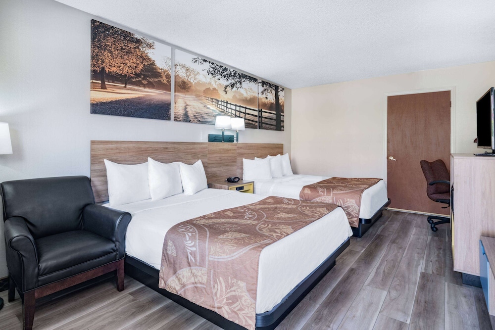 Image of Days Inn by Wyndham Macon I-475