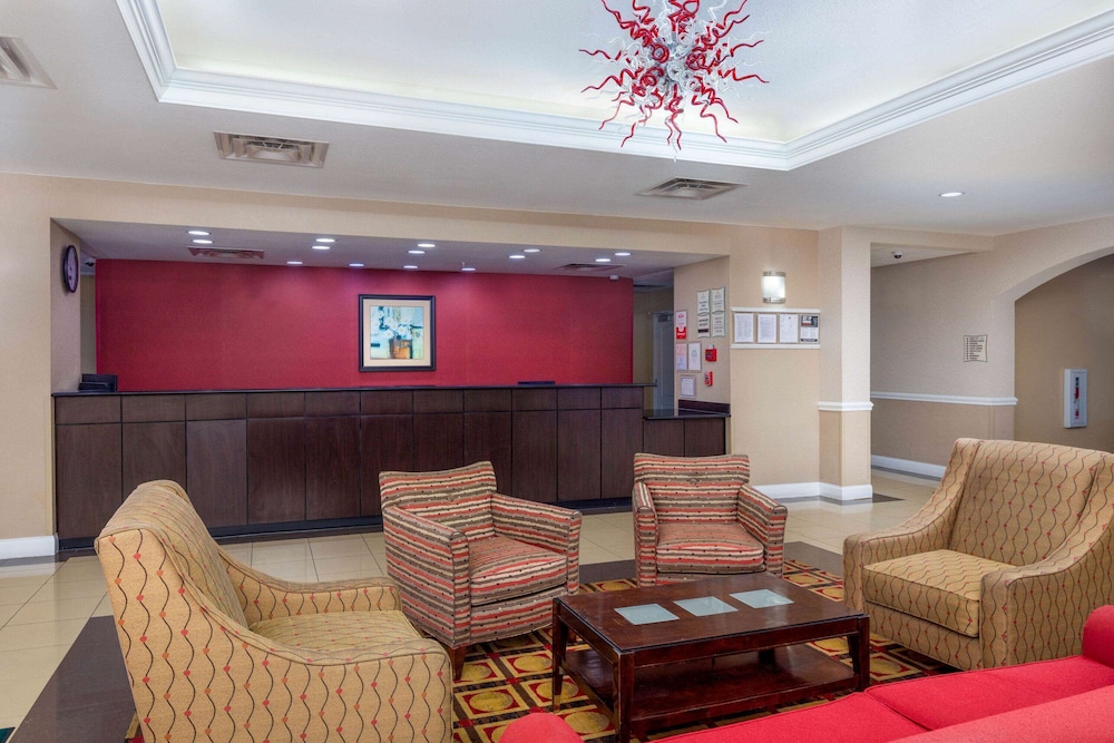 Image of La Quinta Inn & Suites by Wyndham Macon West
