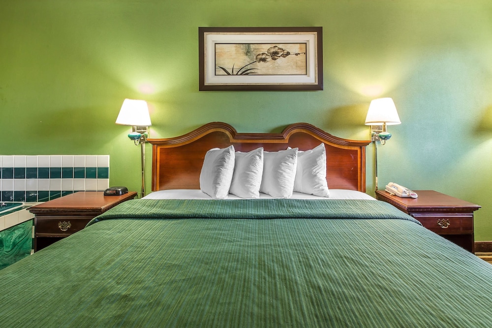 Image of Quality Inn & Suites Macon North