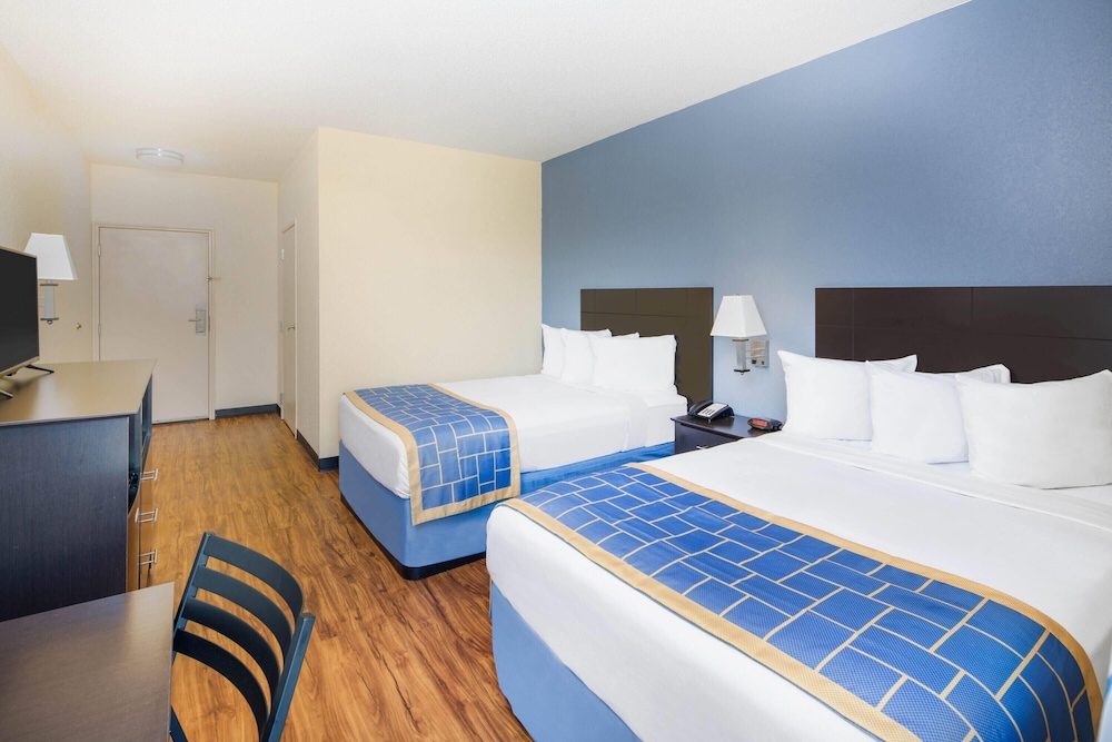 Image of Days Inn by Wyndham Macon I-75 North