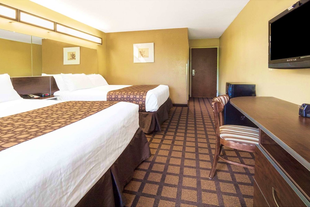 Image of Microtel Inn & Suites by Wyndham Macon