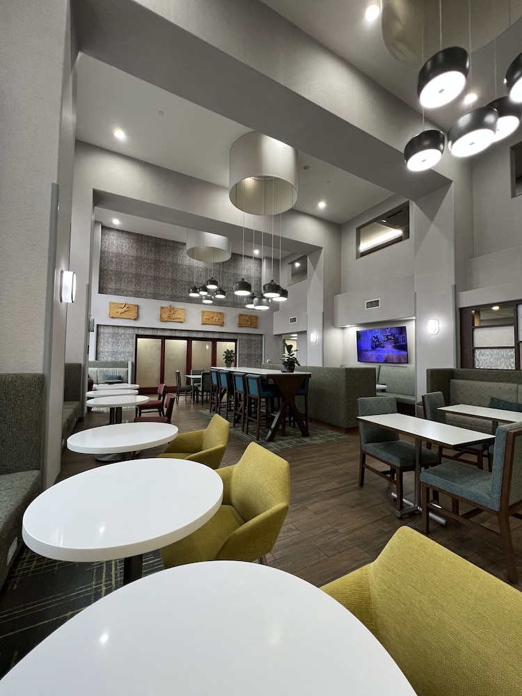 Image of Hampton Inn and Suites Chico