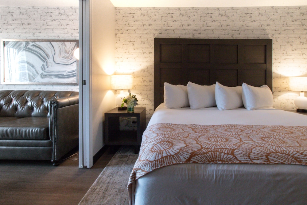 Image of Oxford Suites