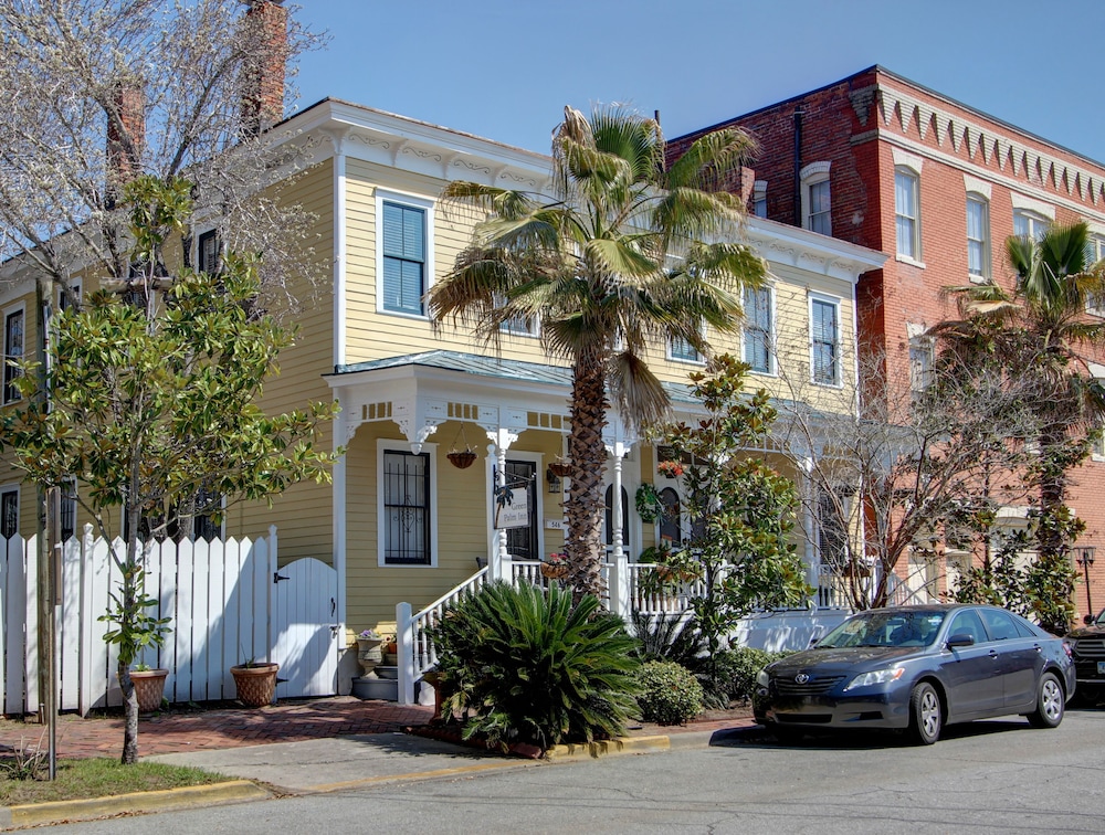 Image of Green Palm Inn