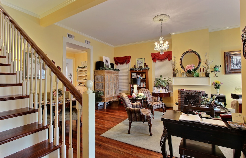 Image of Green Palm Inn