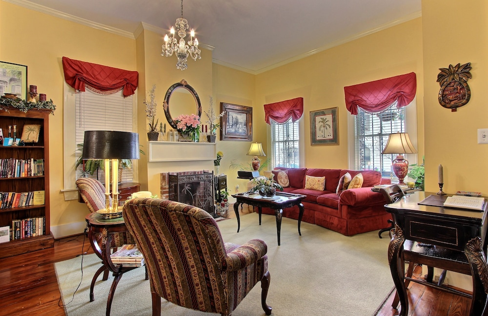 Image of Green Palm Inn