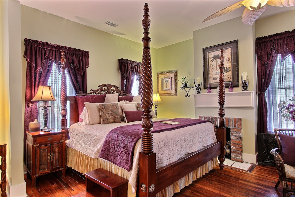 Image of Green Palm Inn
