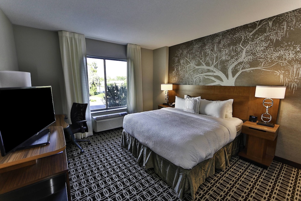 Image of Fairfield Inn & Suites Savannah Midtown
