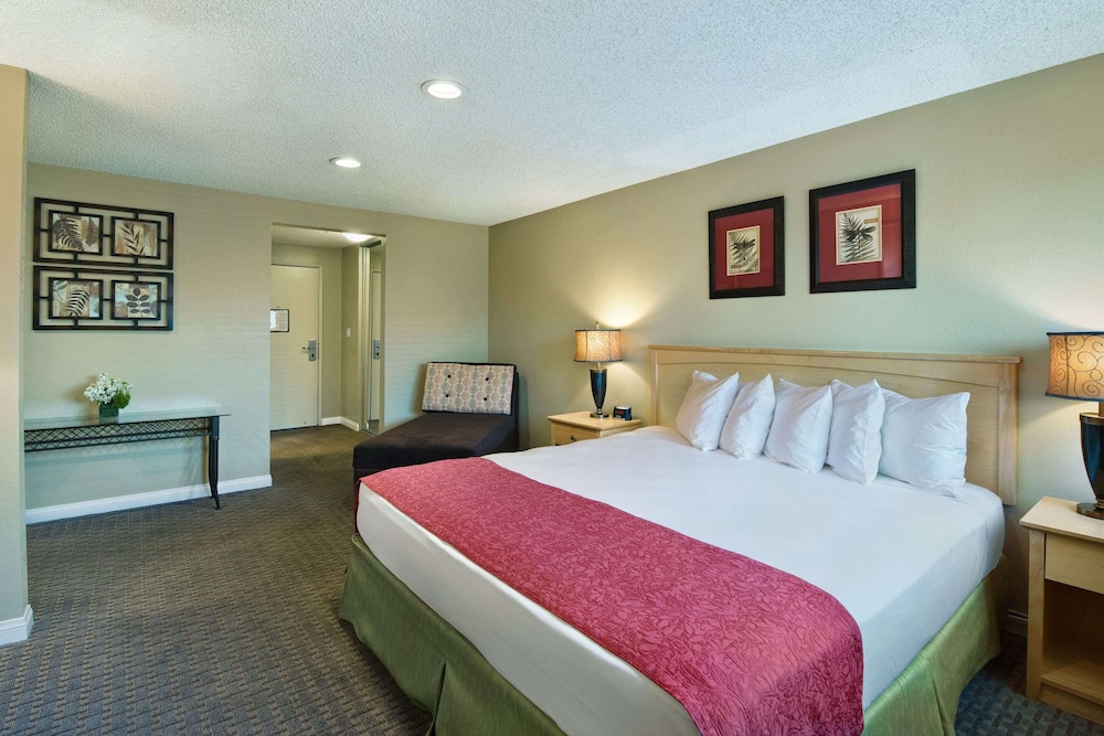 Image of Oxnard Inn Lancaster