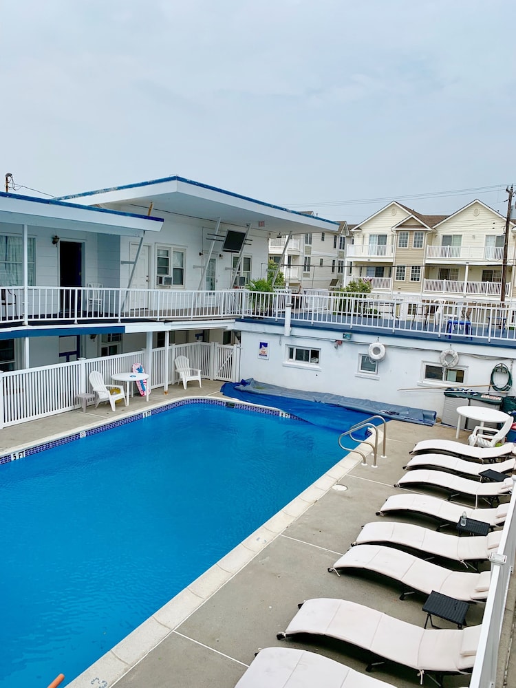 Image of White Caps Motel