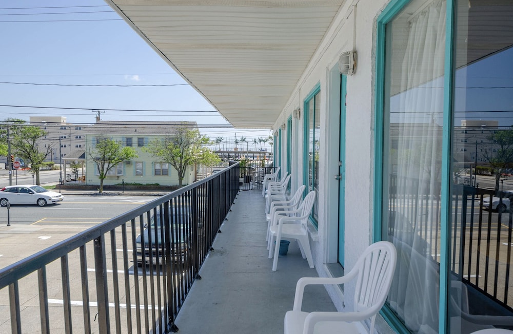 Image of Surf Comber Motel