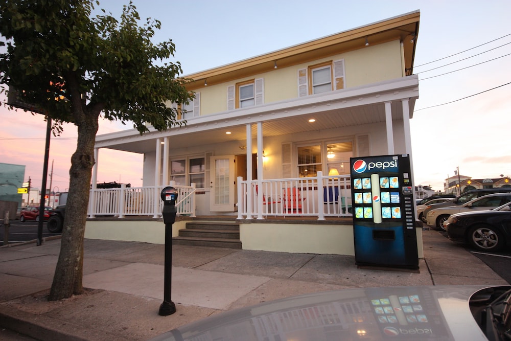 Image of Clarem Happy Days Inn