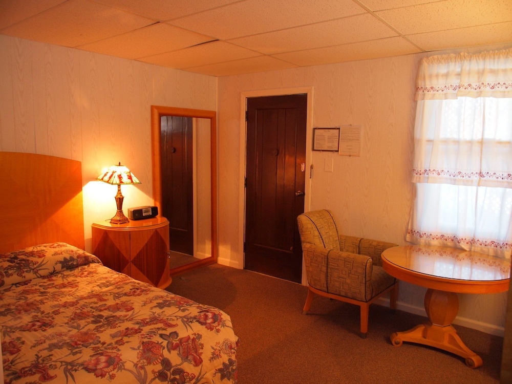Image of Suitcase Motel & Travel