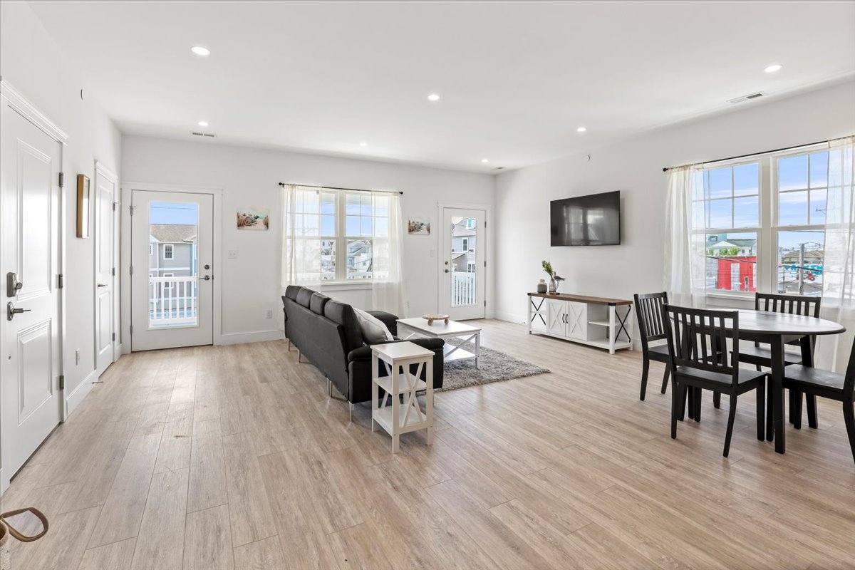 Image of Oasis by Seaport